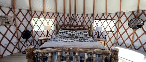 1 bedroom, bed sheets