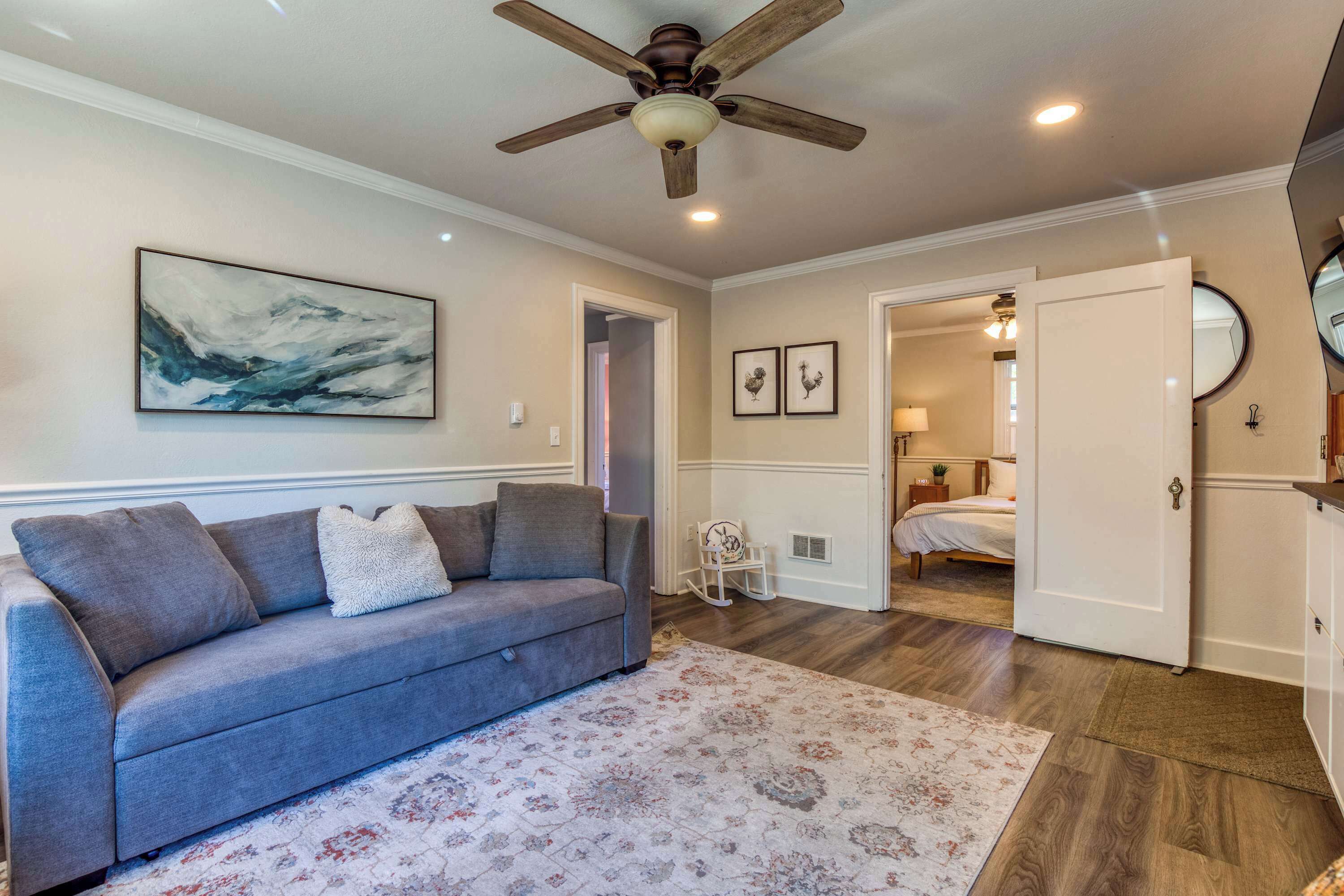 Tv, bøger, kontorer