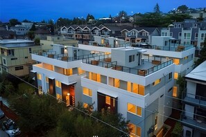 Exterior - 4BR | BBQ, Rooftop | Eastlake | Sophari Home C (Seattle)