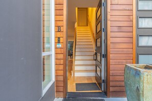 Interior - 4BR | BBQ, Views, Rooftop | Eastlake | Sophari (Seattle)