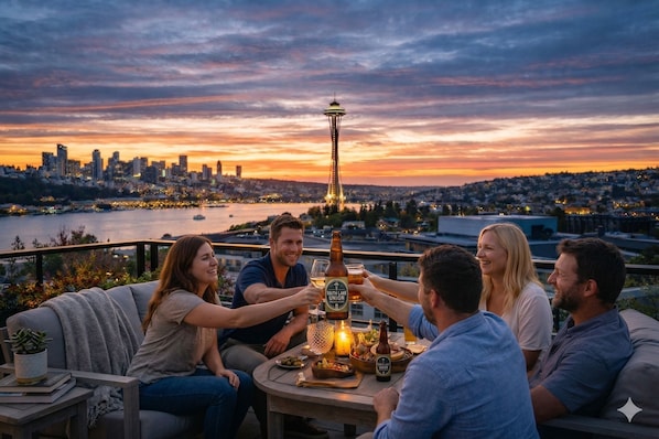 Outdoor dining - 4BR | BBQ, Rooftop | Eastlake | Sophari Home C (Seattle)