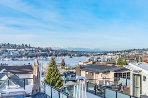 Property grounds - 4BR | BBQ, Rooftop | Eastlake | Sophari Home C (Seattle)