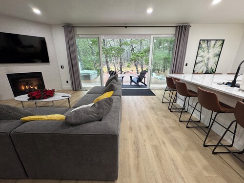 Modern Luxury Pacific City - Sleeps 12, Hot Tub, Pet Friendly, Playstation 5
