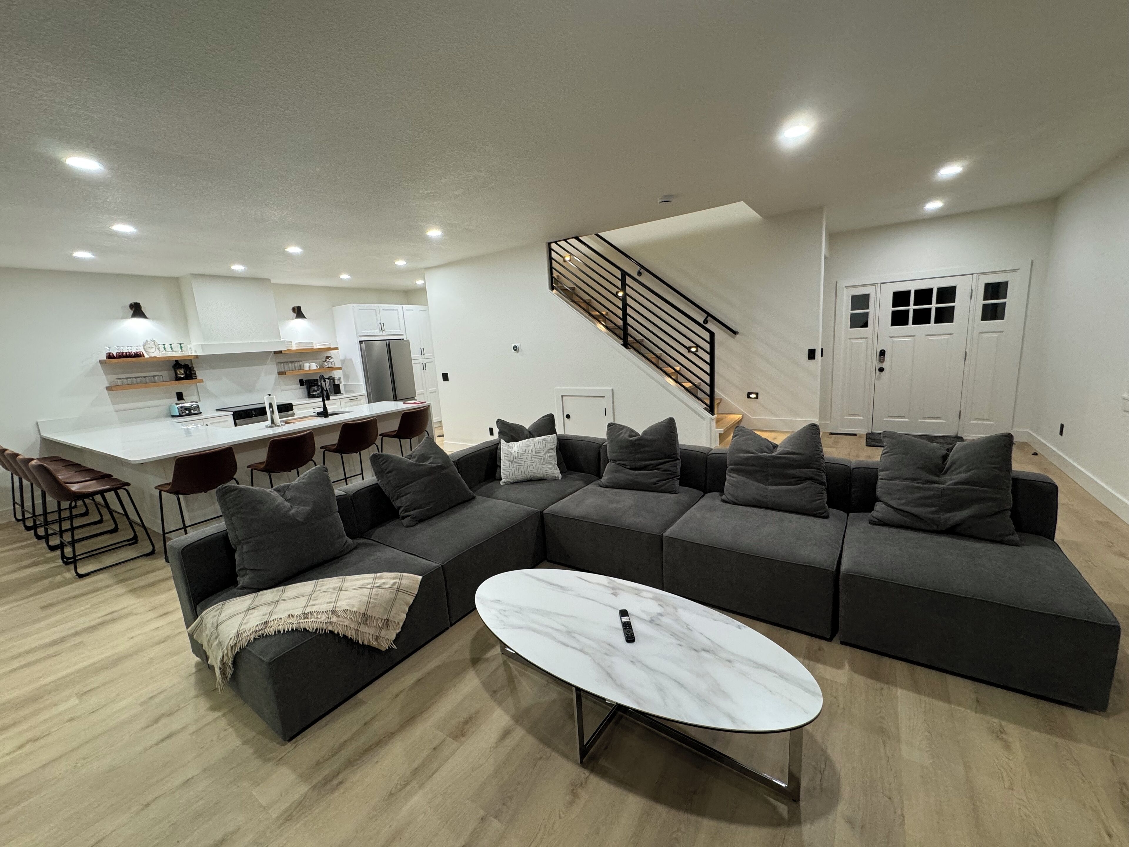 智能电视、壁炉、电子游戏、书