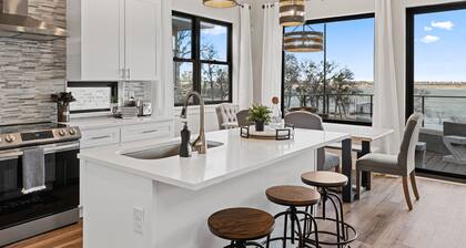 Lake Lewisville Luxury Lakefront Home, 3 BR 3 BTH, Sleep Up to 8