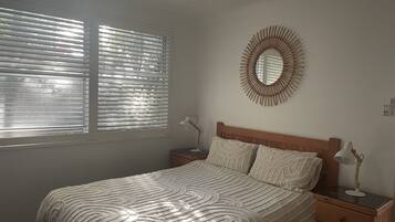 2 bedrooms, iron/ironing board, WiFi