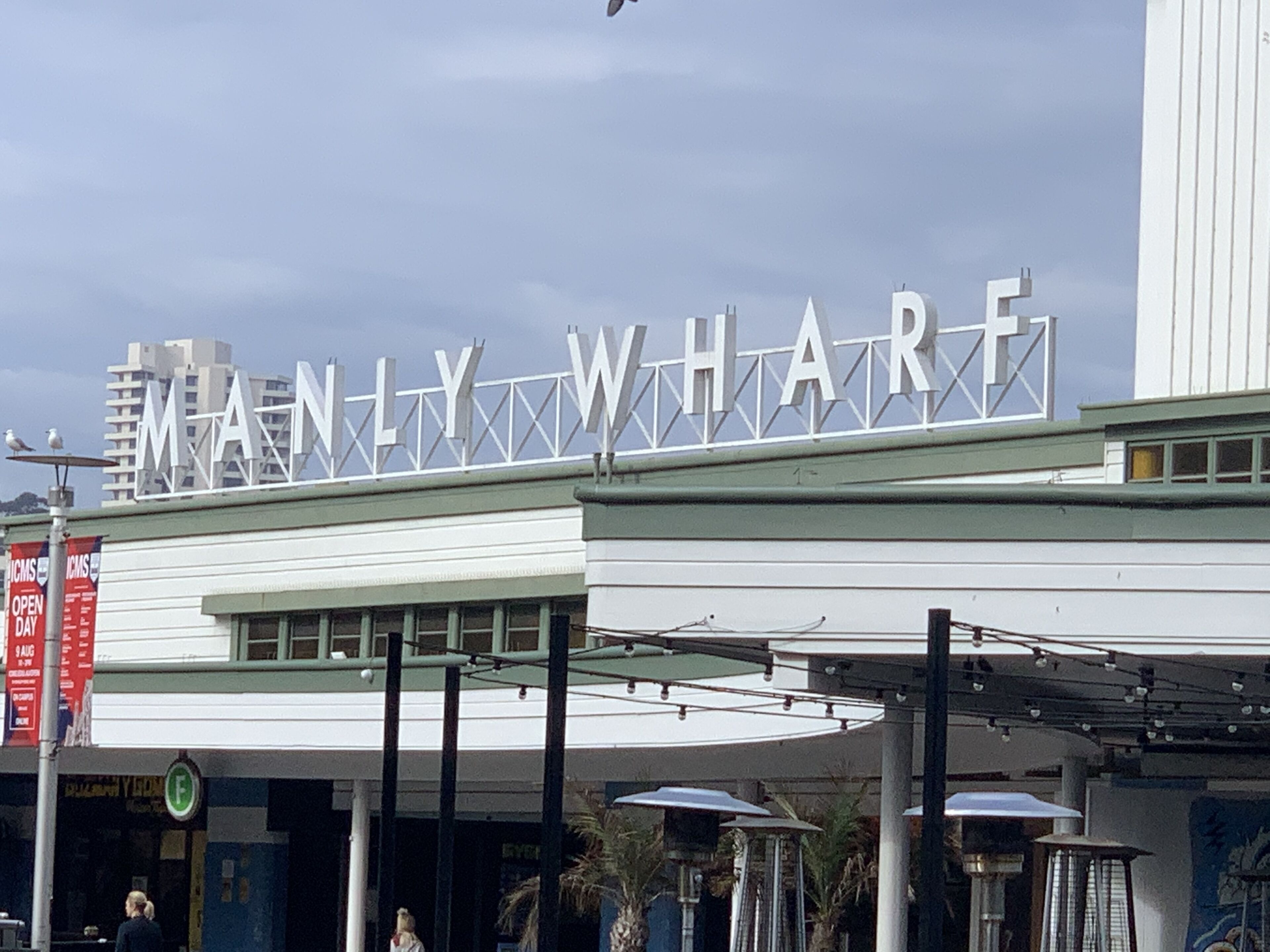 MANLYS FINEST LOCATION SO CLOSE TO BEACH SHOPS AND FERRY  — image 9