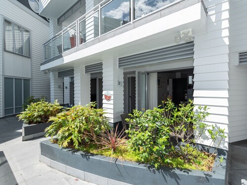 Oceanside - Paihia Waterfront Apartment