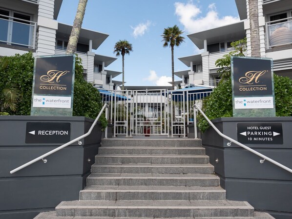 تفاصيل الفندق من الخارج