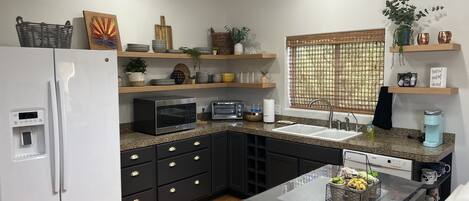 Kühlschrank, Mikrowelle, Geschirrspüler