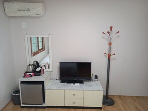 Soundproofing, free WiFi, bed sheets - Charlie Hotel (Jeju City)