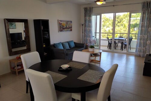 Friendly, Cozy Apartment in a Beachfront Community