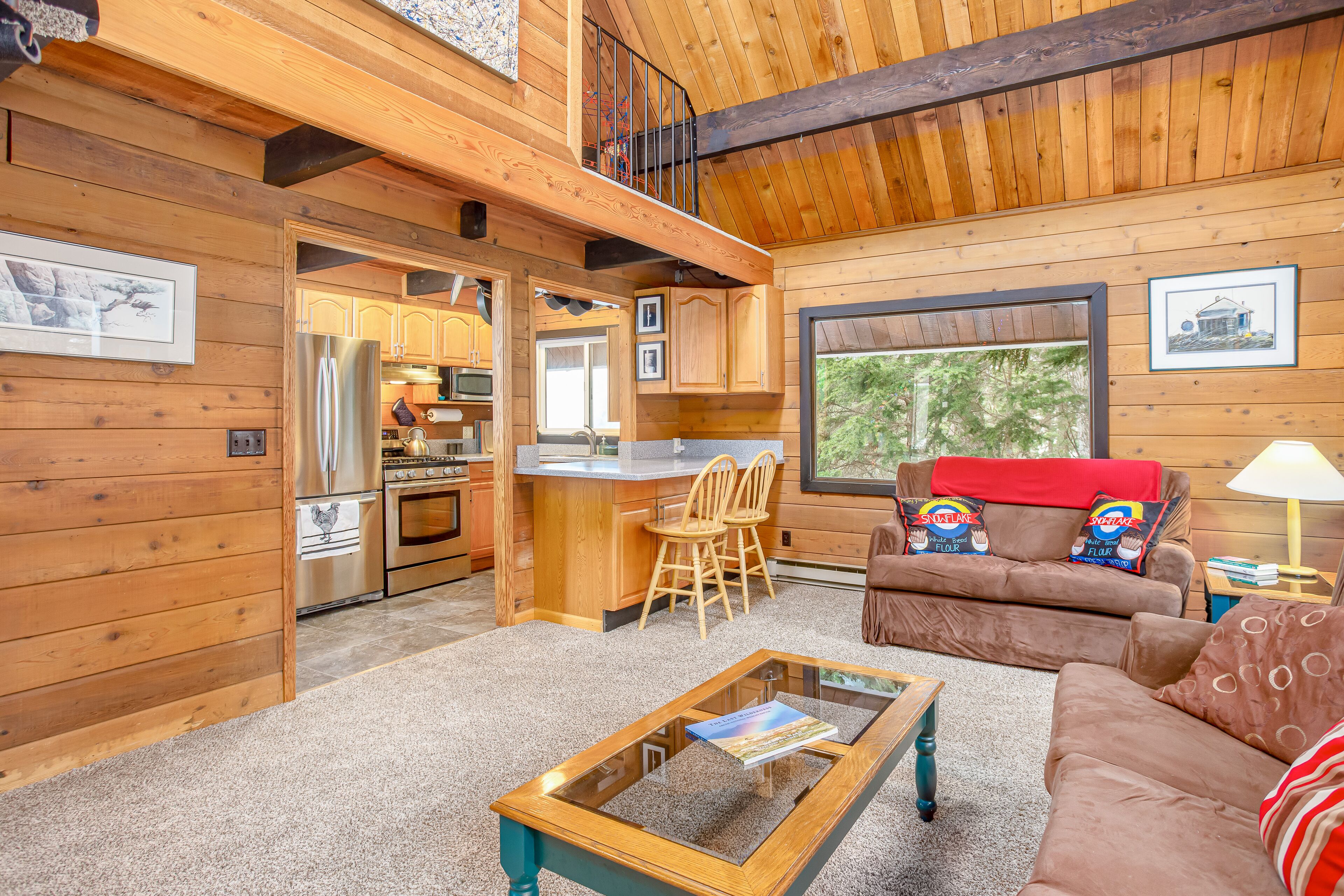 Quaint chalet with a wood stove, washer/dryer, & foosball table