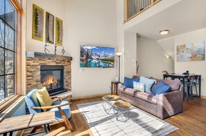 Télévision, cheminée