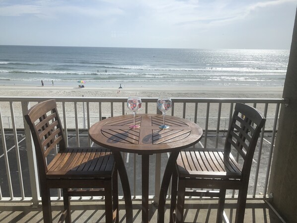 Outdoor dining - Ocean Front at Pirates Cove (Daytona Beach)