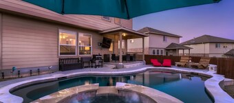 Lxry 4 BR, Heated Pool/Spa, Large Game Room, near Seaworld/Six Flags (St1)
