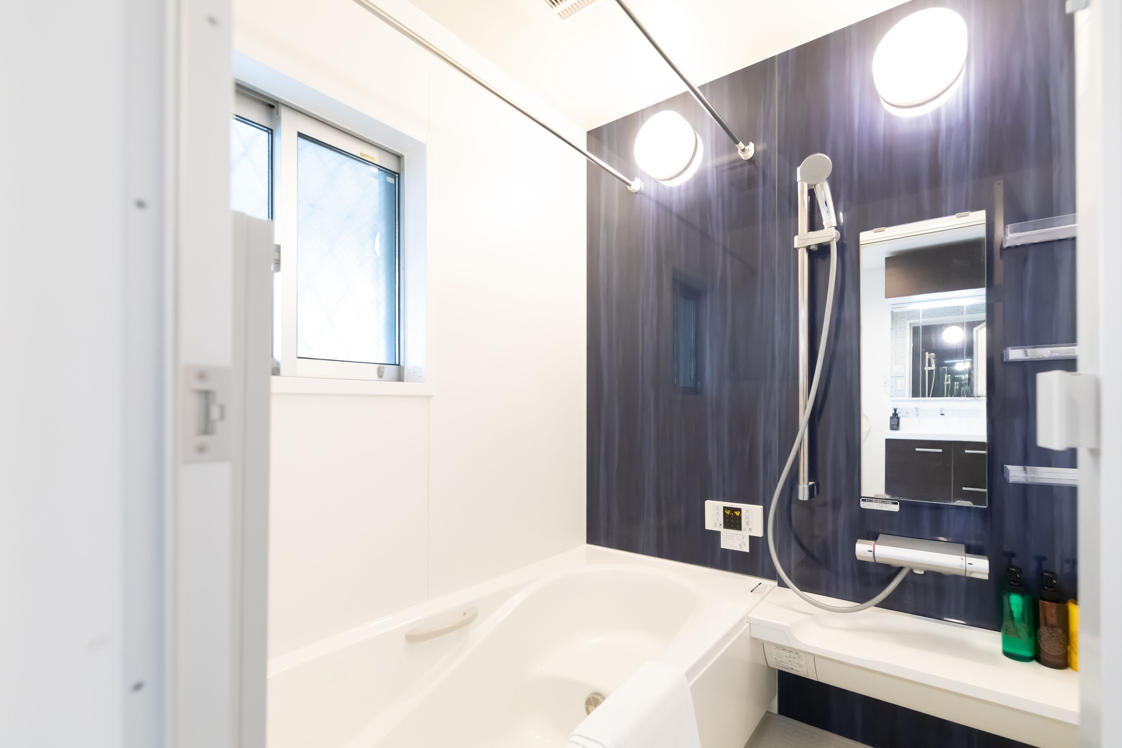 Standard House | Bathroom | Separate tub and shower, free toiletries, hair dryer, bidet