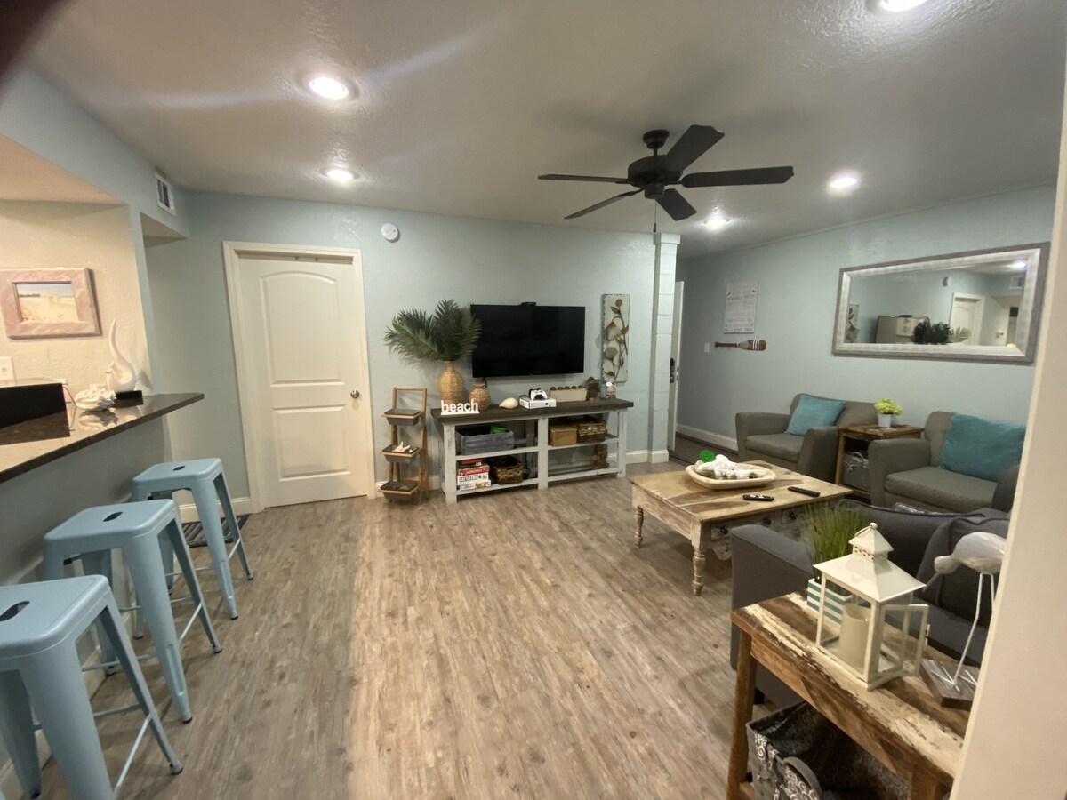 Photo 4 of Salty Vibes, condo in the center of Destin close to the beaches