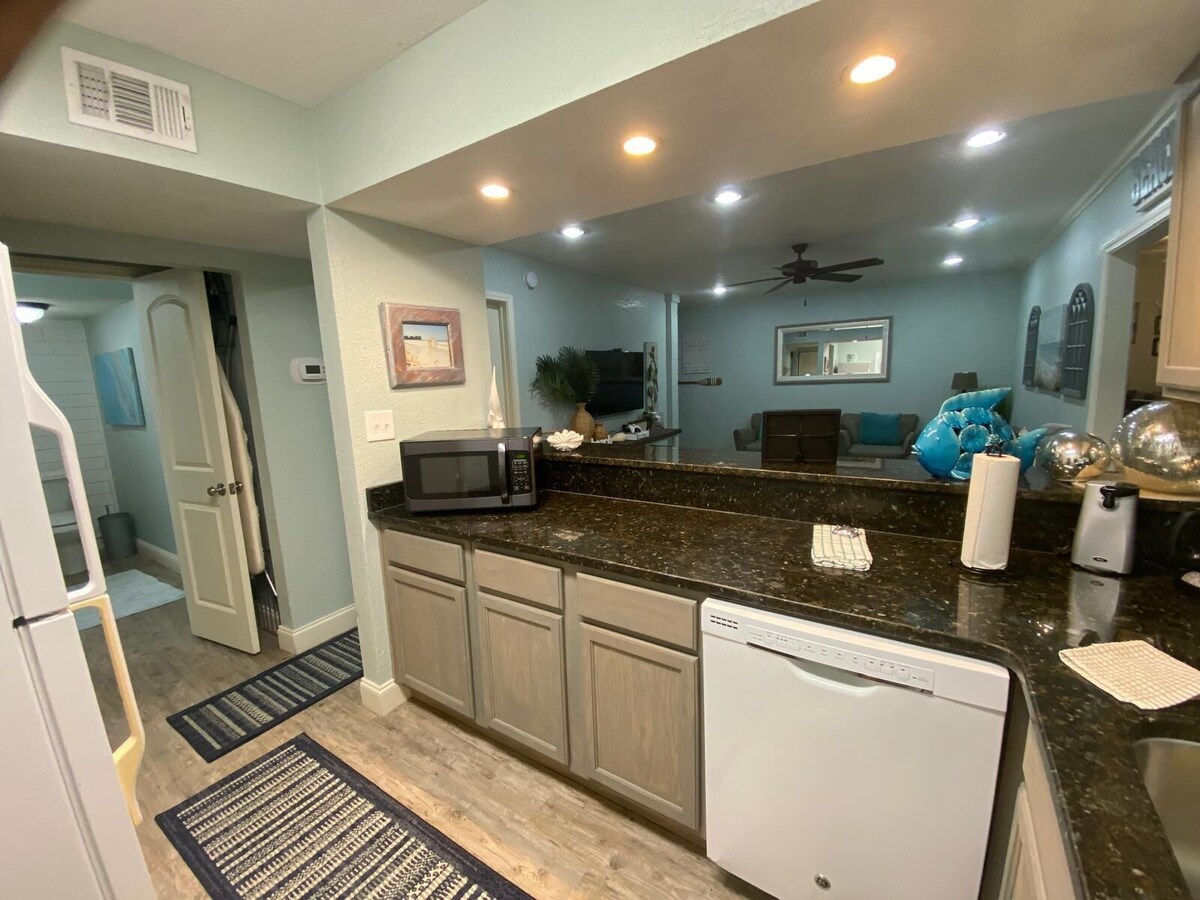 Photo 7 of Salty Vibes, condo in the center of Destin close to the beaches