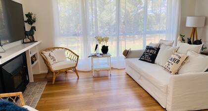 Glenview Park Cottage and Farm Stay 3 bedrooms with fireplace. Yarra Glen