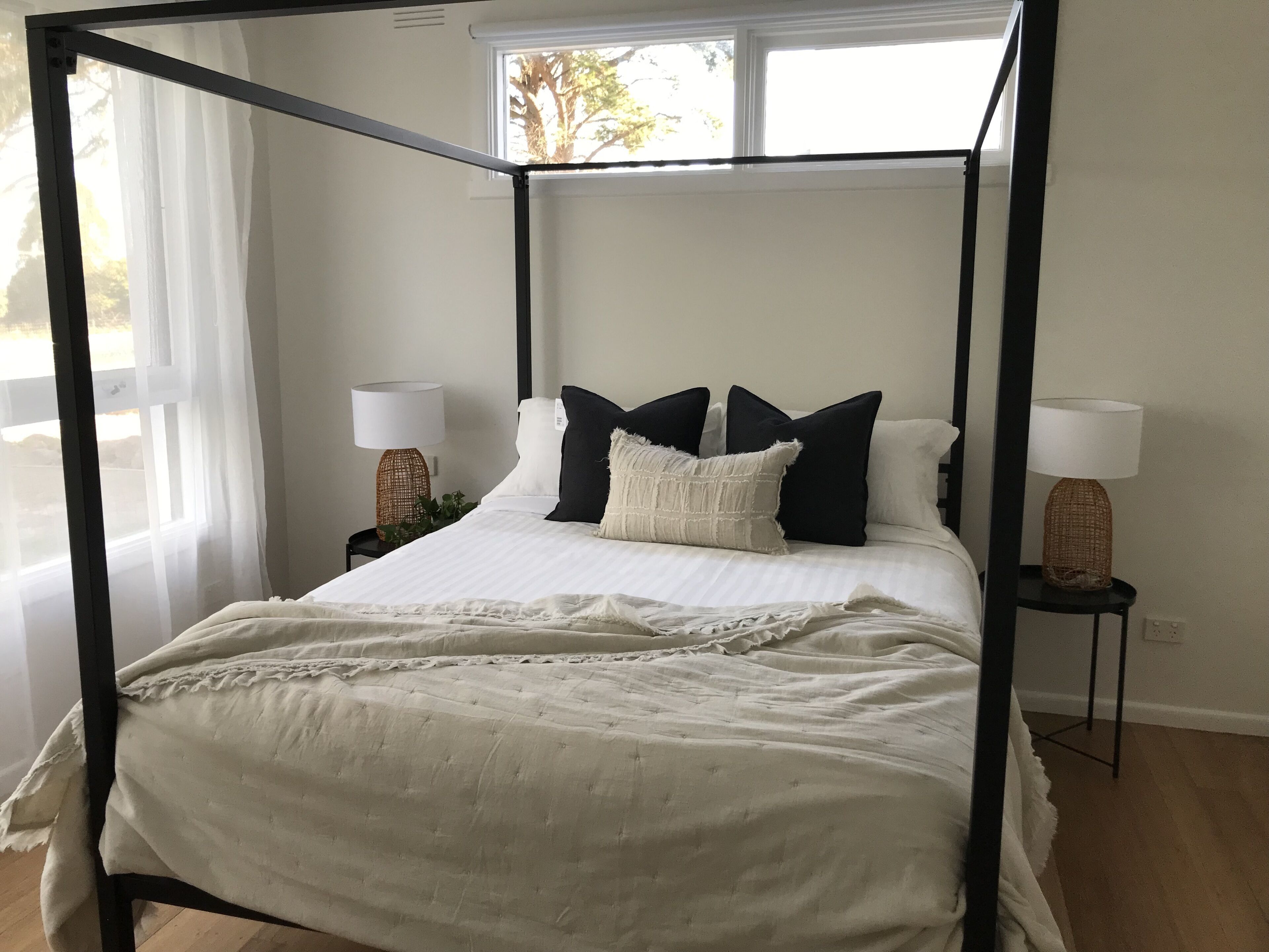 Farmhouse Cottage 3 bedrooms with fireplace. Glenview Park Yarra Glen