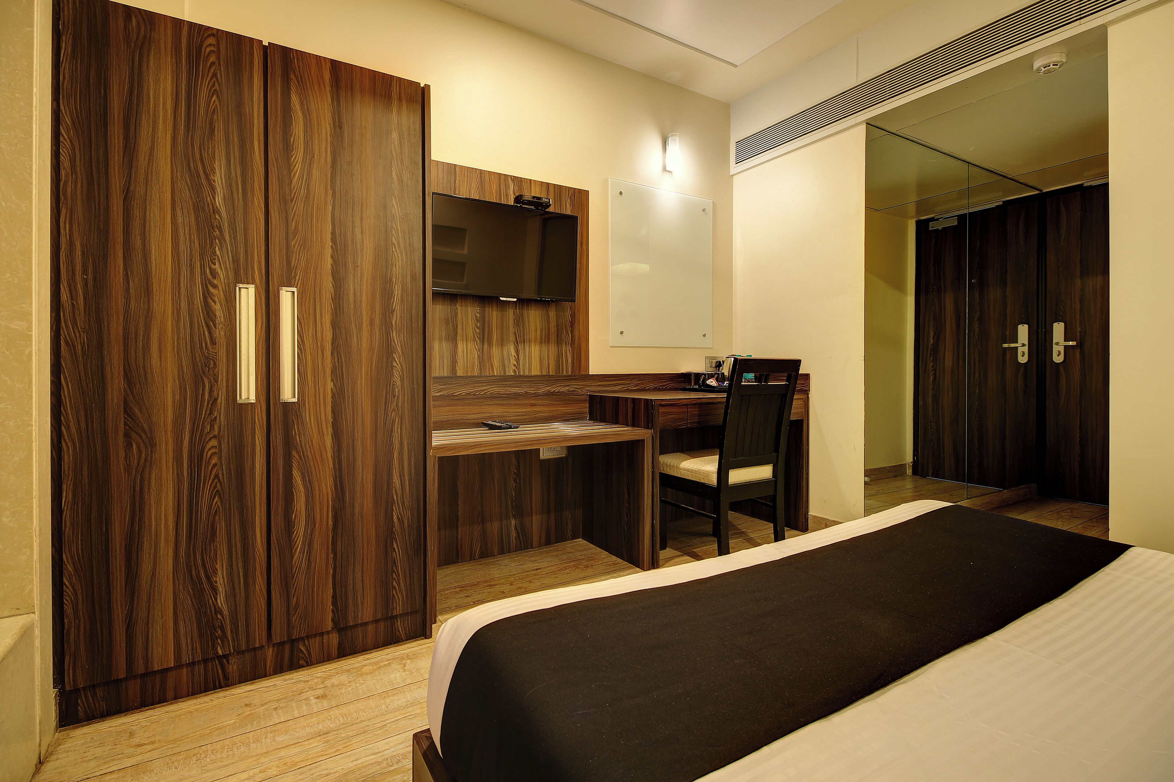 Photo - Hotel Mumbai House Juhu, Santacruz West, Mumbai