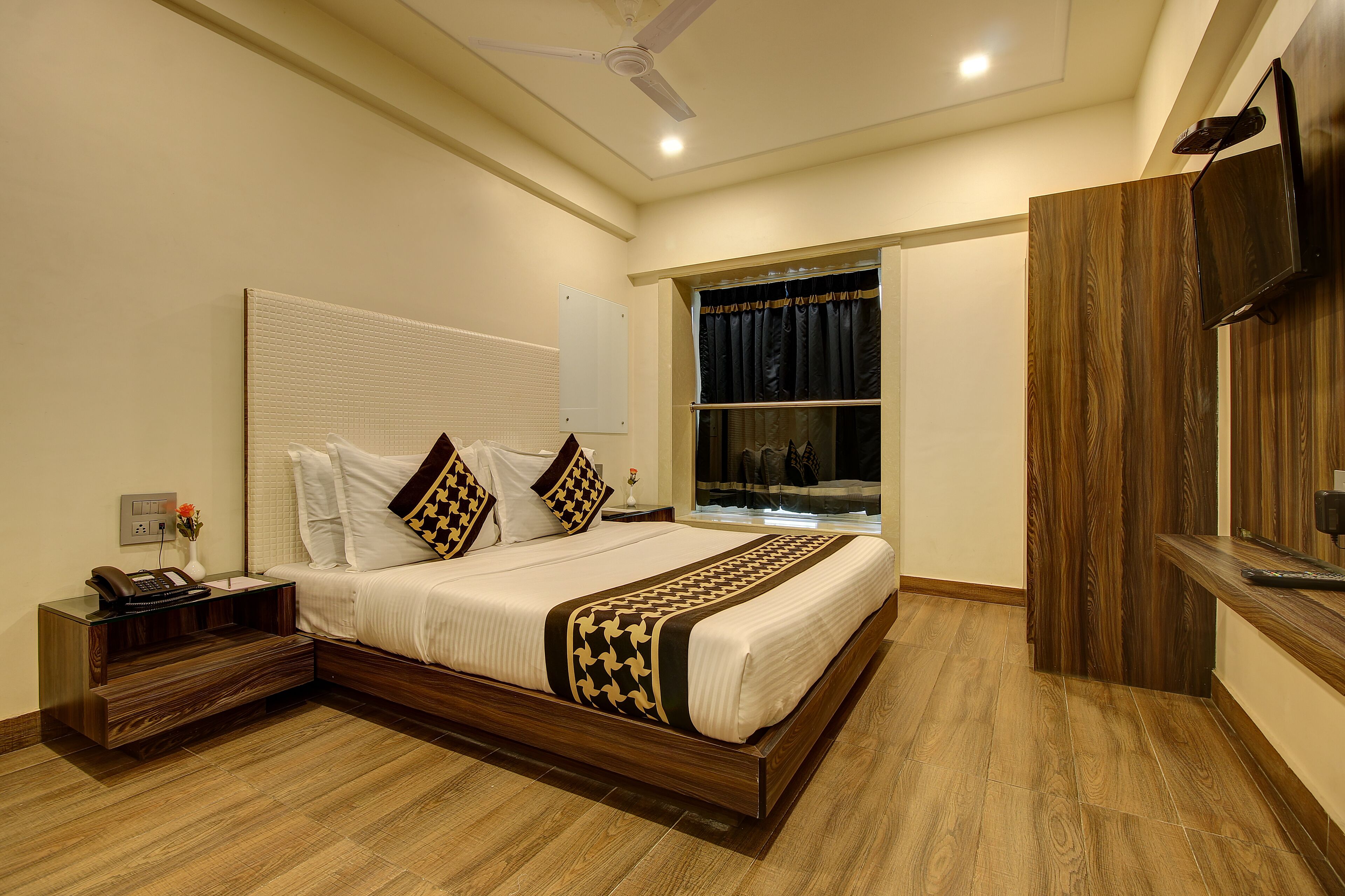 Photo - Hotel Mumbai House Juhu, Santacruz West, Mumbai