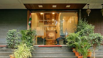Mặt tiền nơi lưu trú
