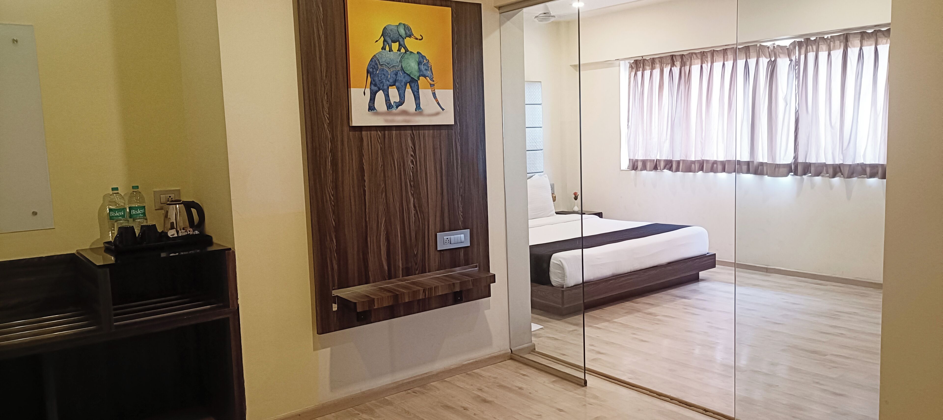 Photo - Hotel Mumbai House Juhu, Santacruz West, Mumbai
