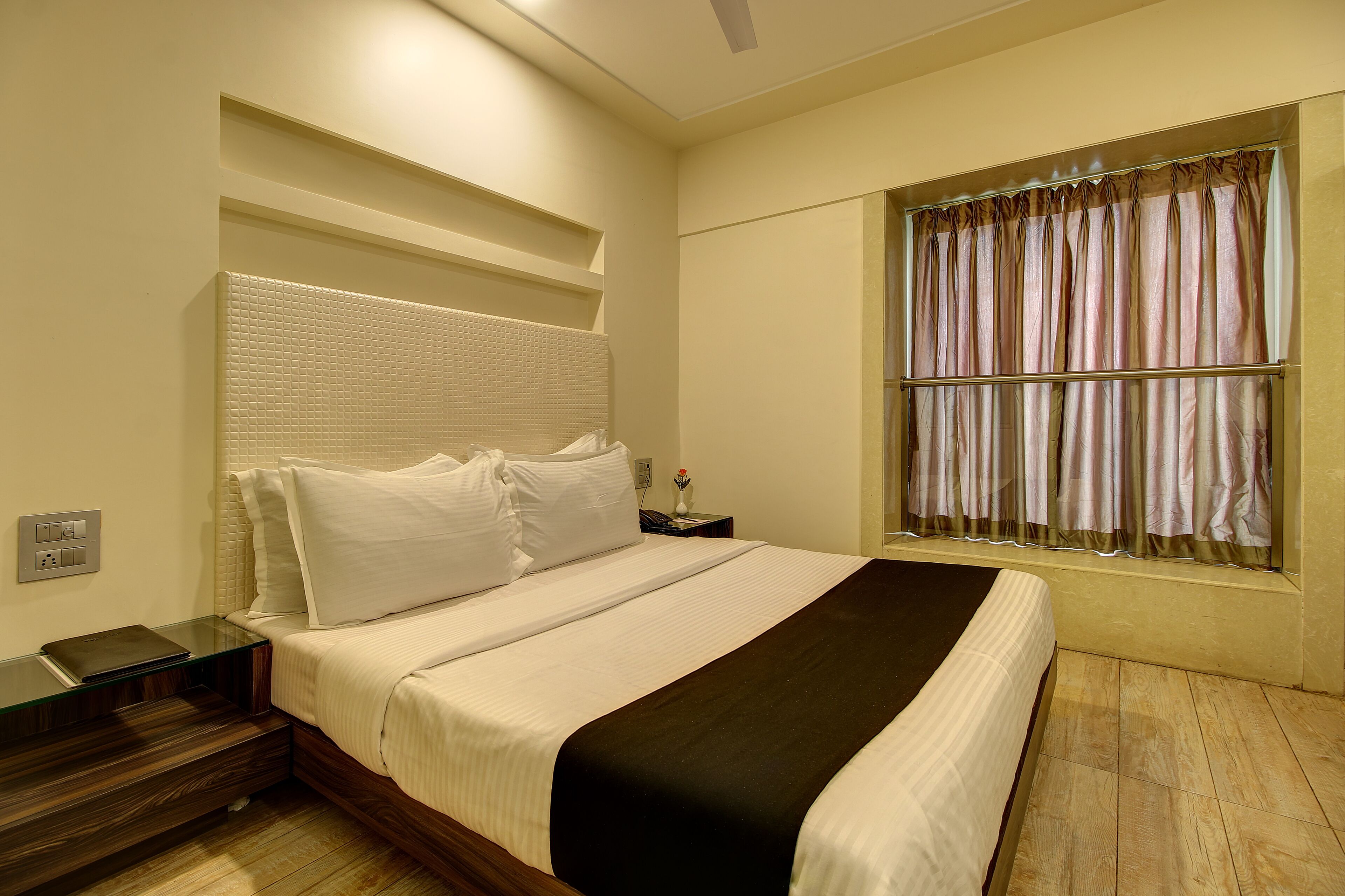 Photo - Hotel Mumbai House Juhu, Santacruz West, Mumbai