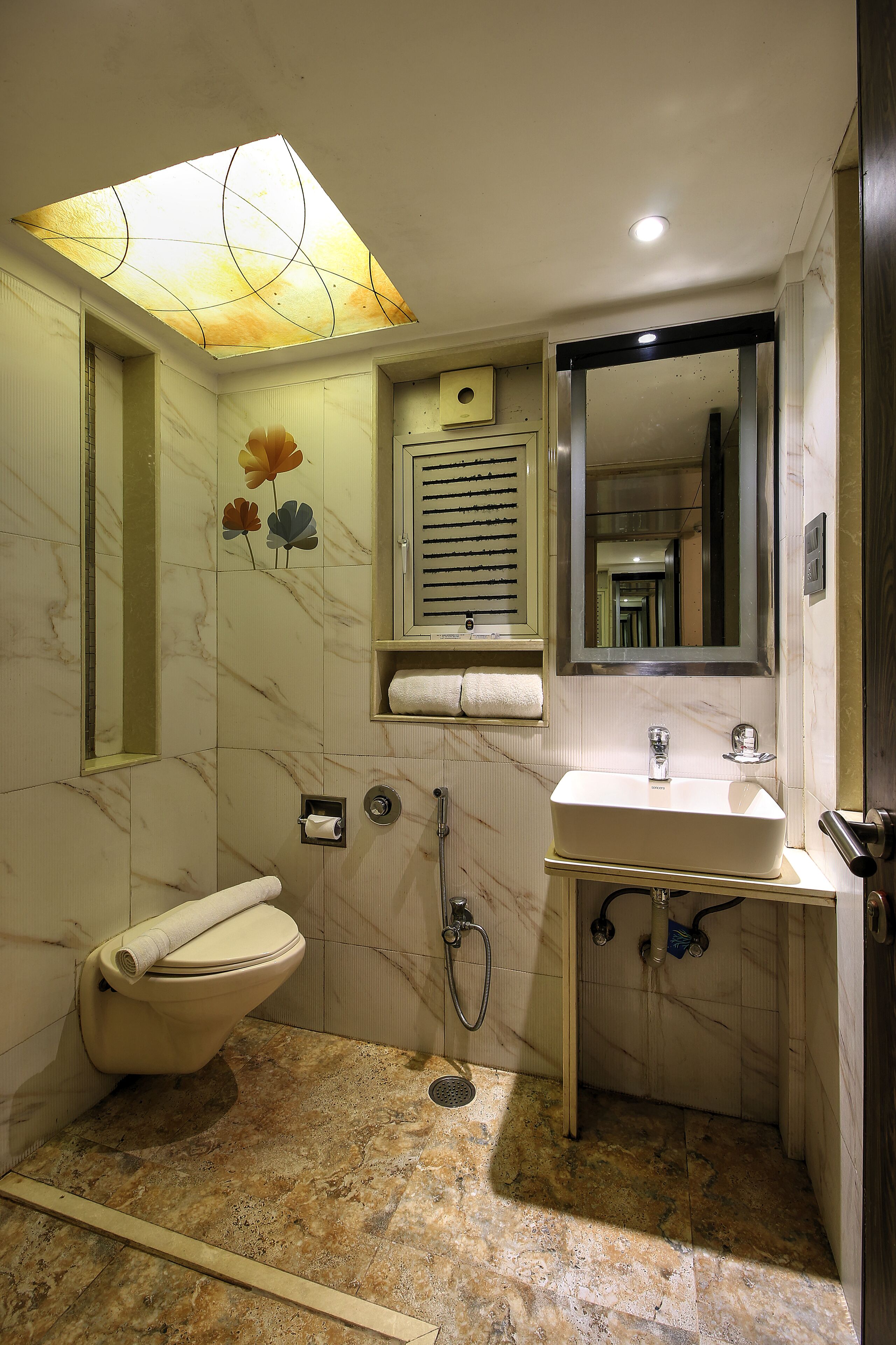 Photo - Hotel Mumbai House Juhu, Santacruz West, Mumbai