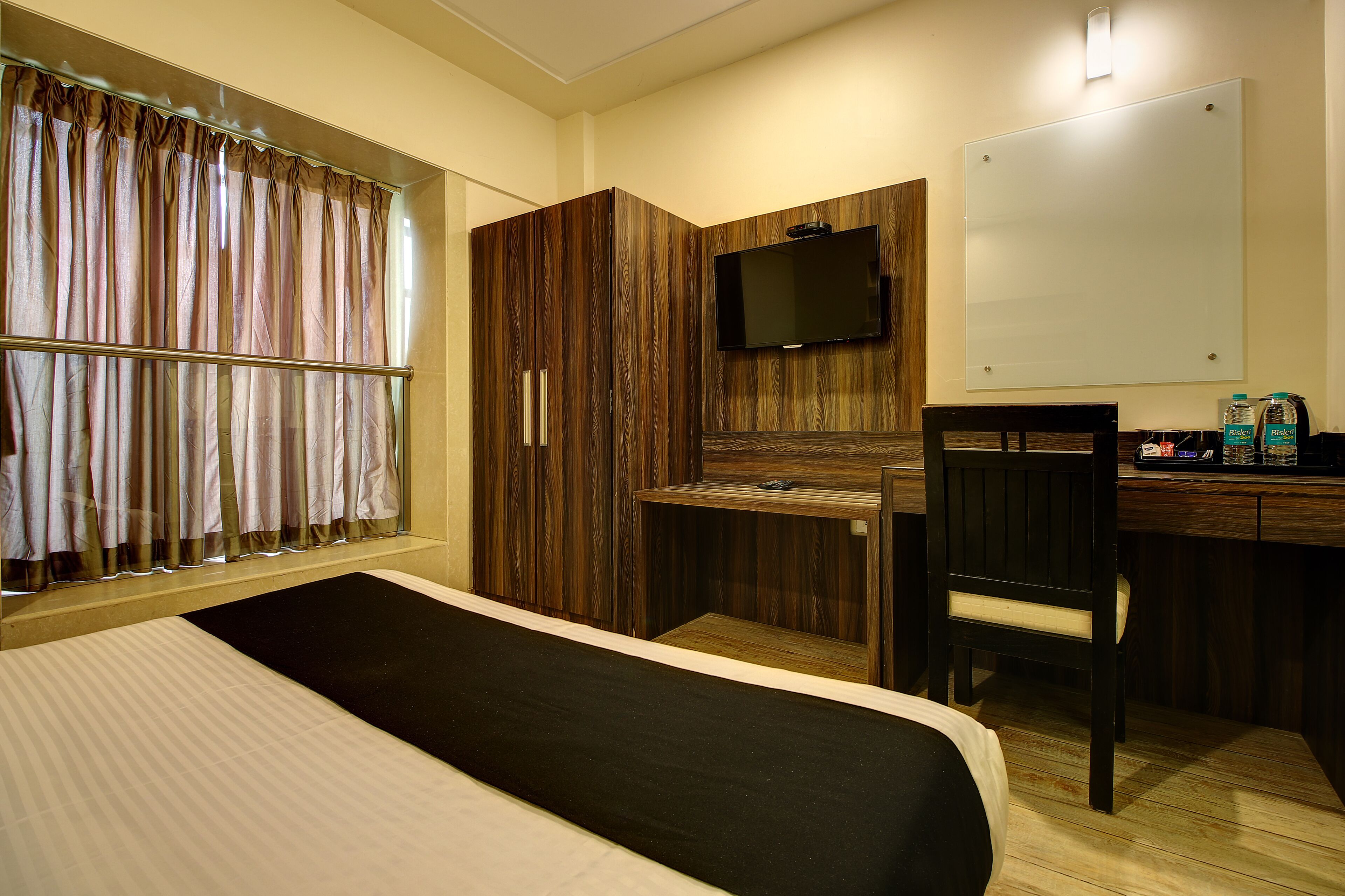 Photo - Hotel Mumbai House Juhu, Santacruz West, Mumbai