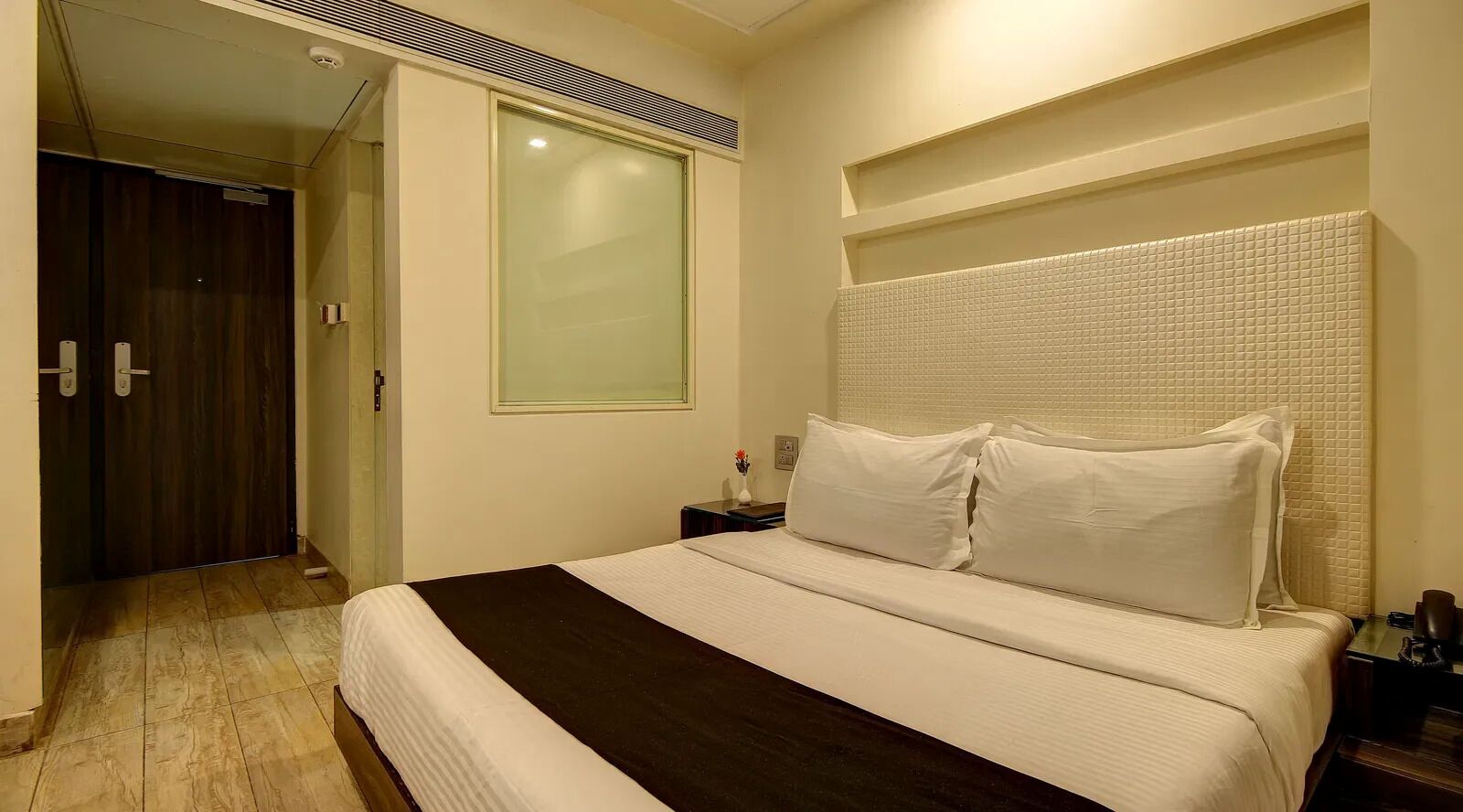 Habitació doble Deluxe, 1 dormitori | Escriptori, wifi gratuïta i roba de llit 