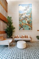 Área de estar no saguão