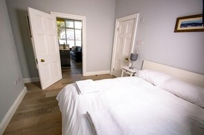 1 chambre, fer et planche à repasser, accès Internet, draps fournis