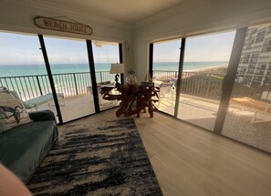 TV, stereo - Beach Condo (Jensen Beach)
