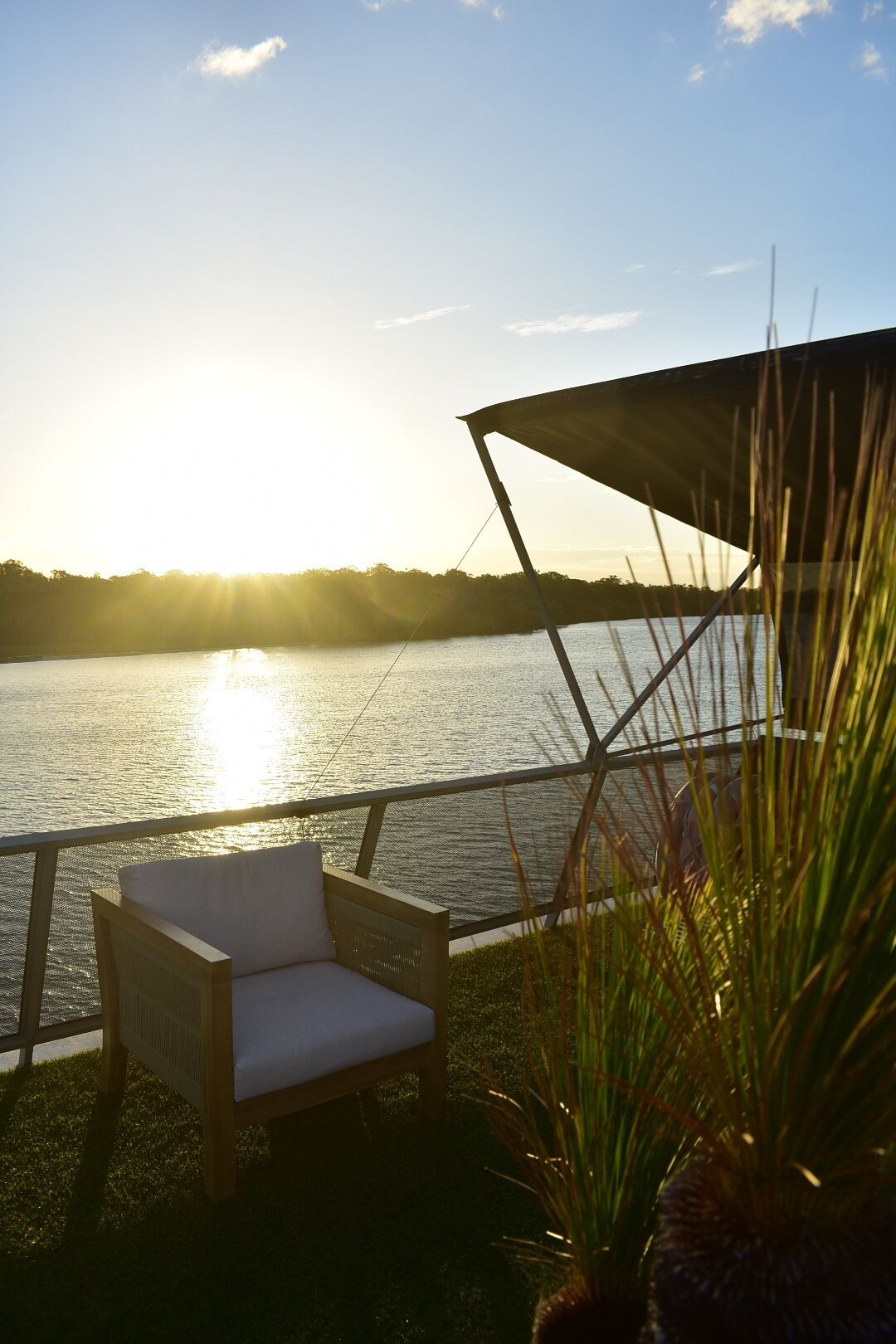 Drift Flotel - Luxury Houseboat Experience — image 12