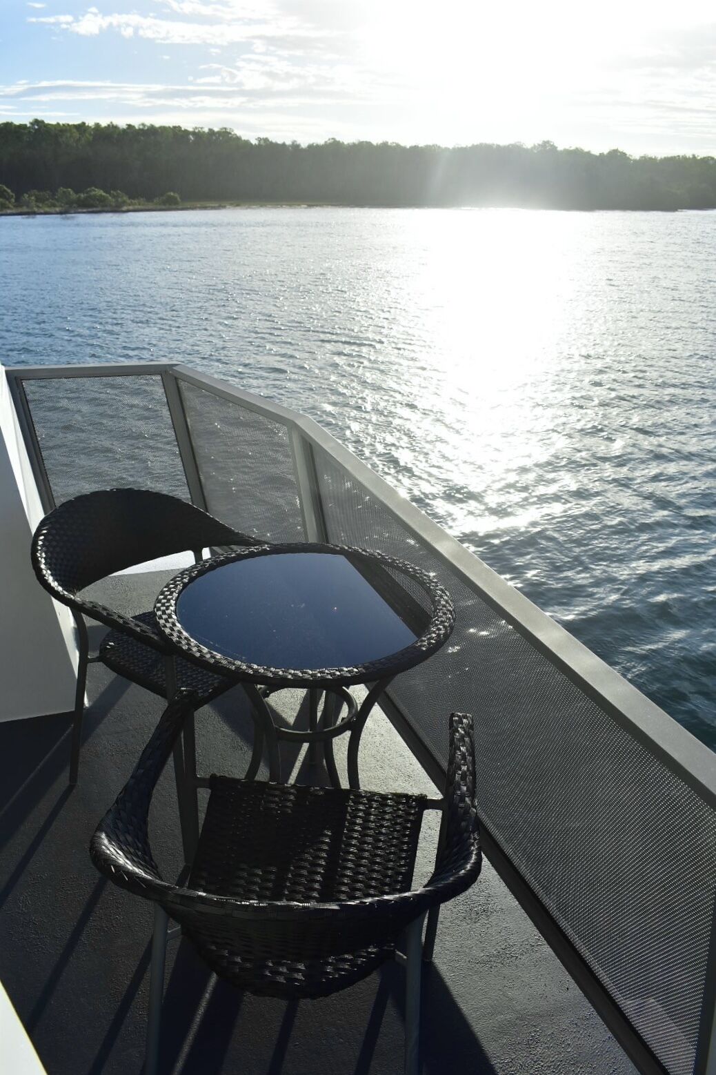 Drift Flotel - Luxury Houseboat Experience — image 13