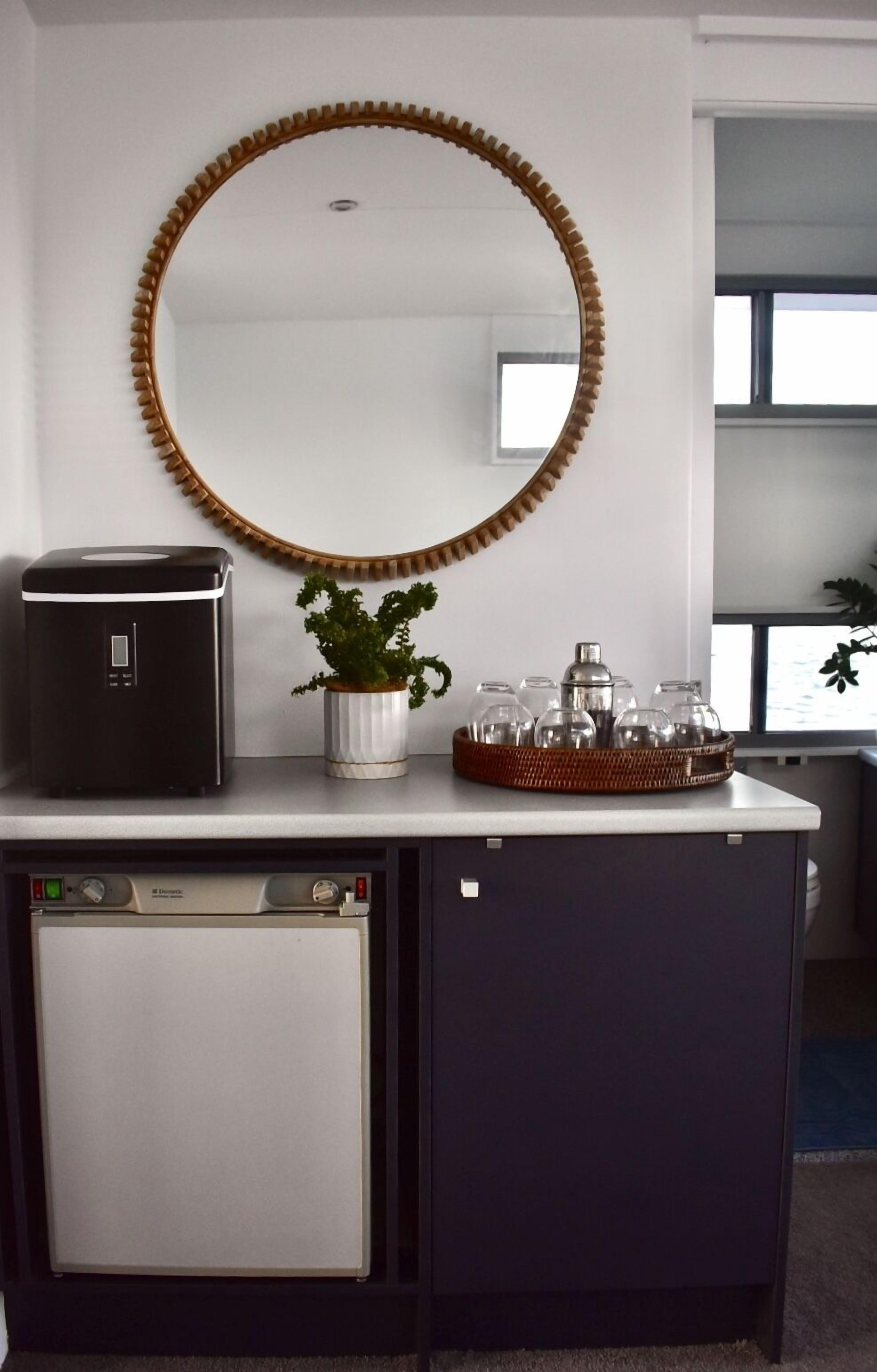 Drift Flotel - Luxury Houseboat Experience — image 16