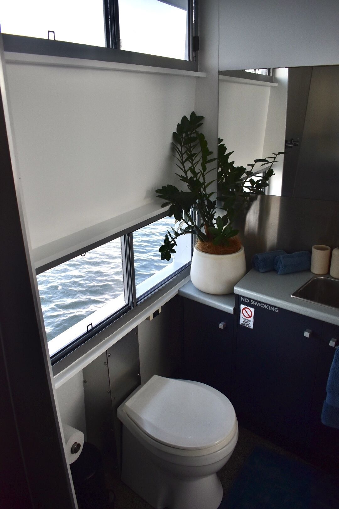 Drift Flotel - Luxury Houseboat Experience — image 19