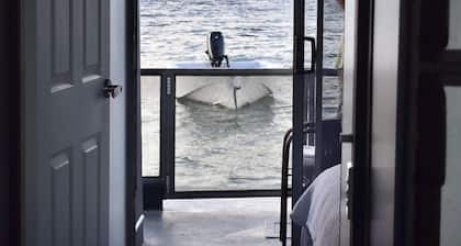 Drift Flotel - Luxury Houseboat Experience