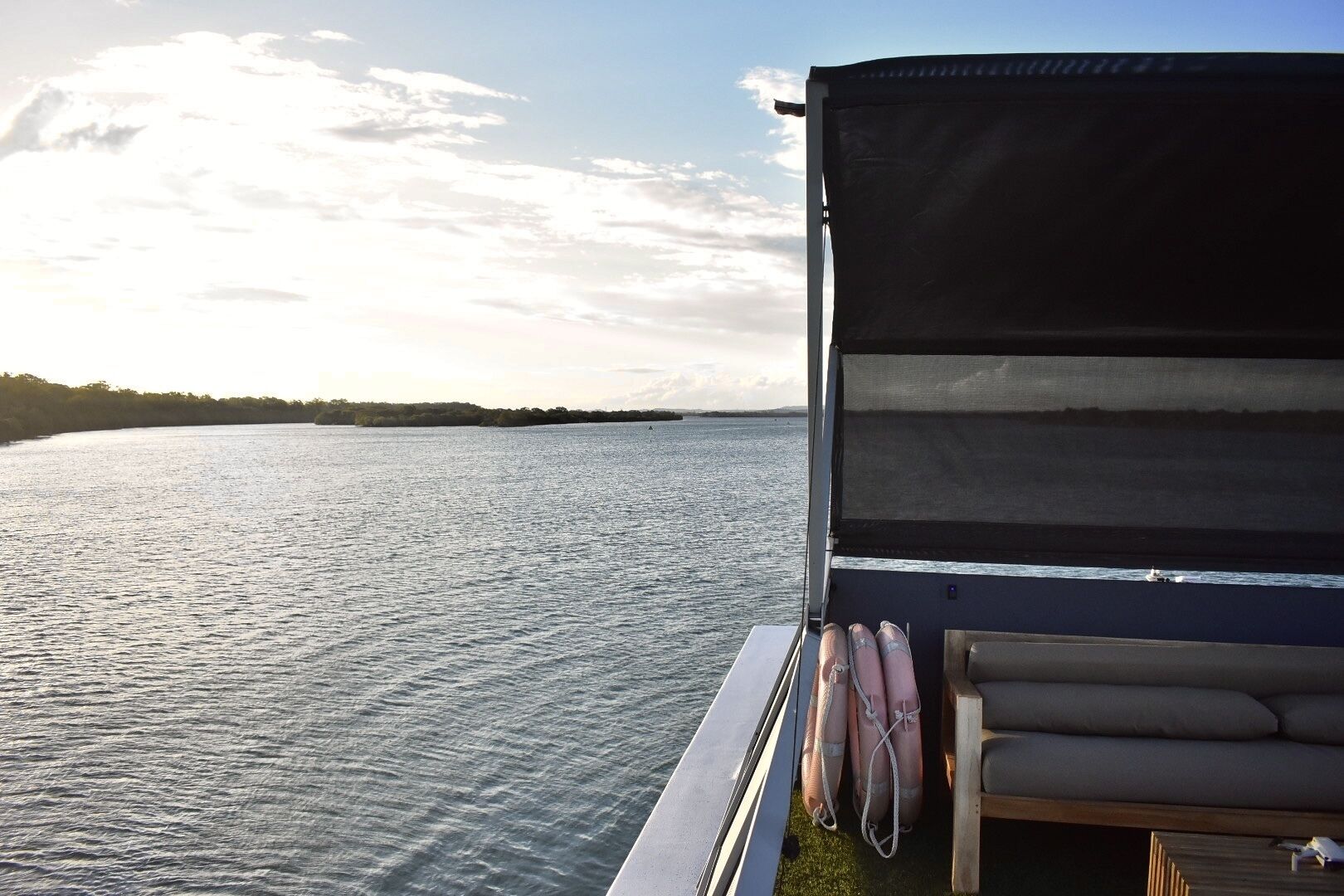 Drift Flotel - Luxury Houseboat Experience — image 3