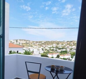 Outdoor dining - Sea view Cycladic quiet holiday home walking distance to beach,restaurants,cafes (Batsi)