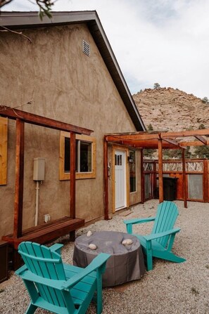 Terrace/patio - River Frontage • Firepit • Pet-Friendly (Howard)