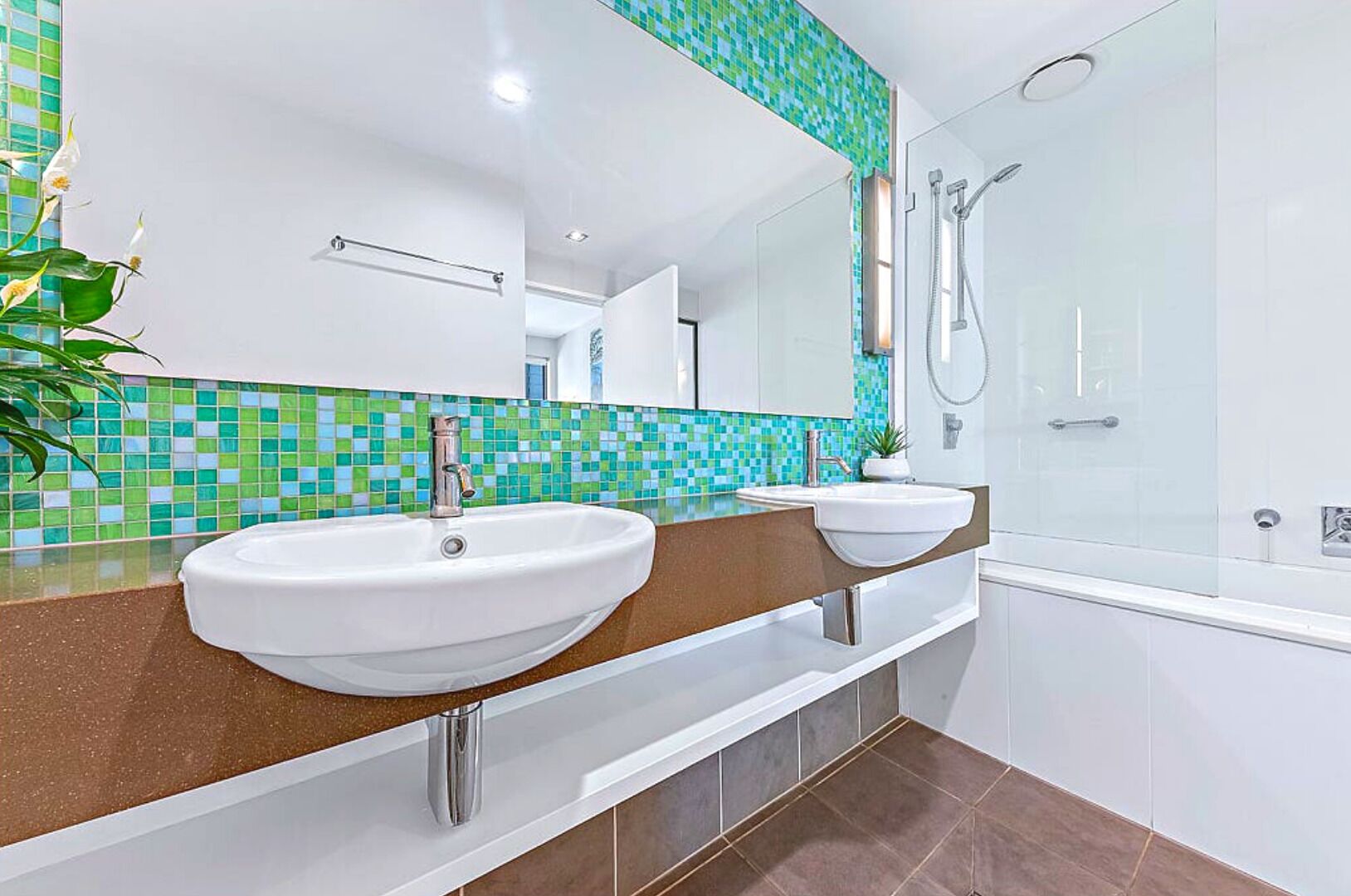 Stunning Marina Views Close to Everything in Airlie Beach - with Elevator