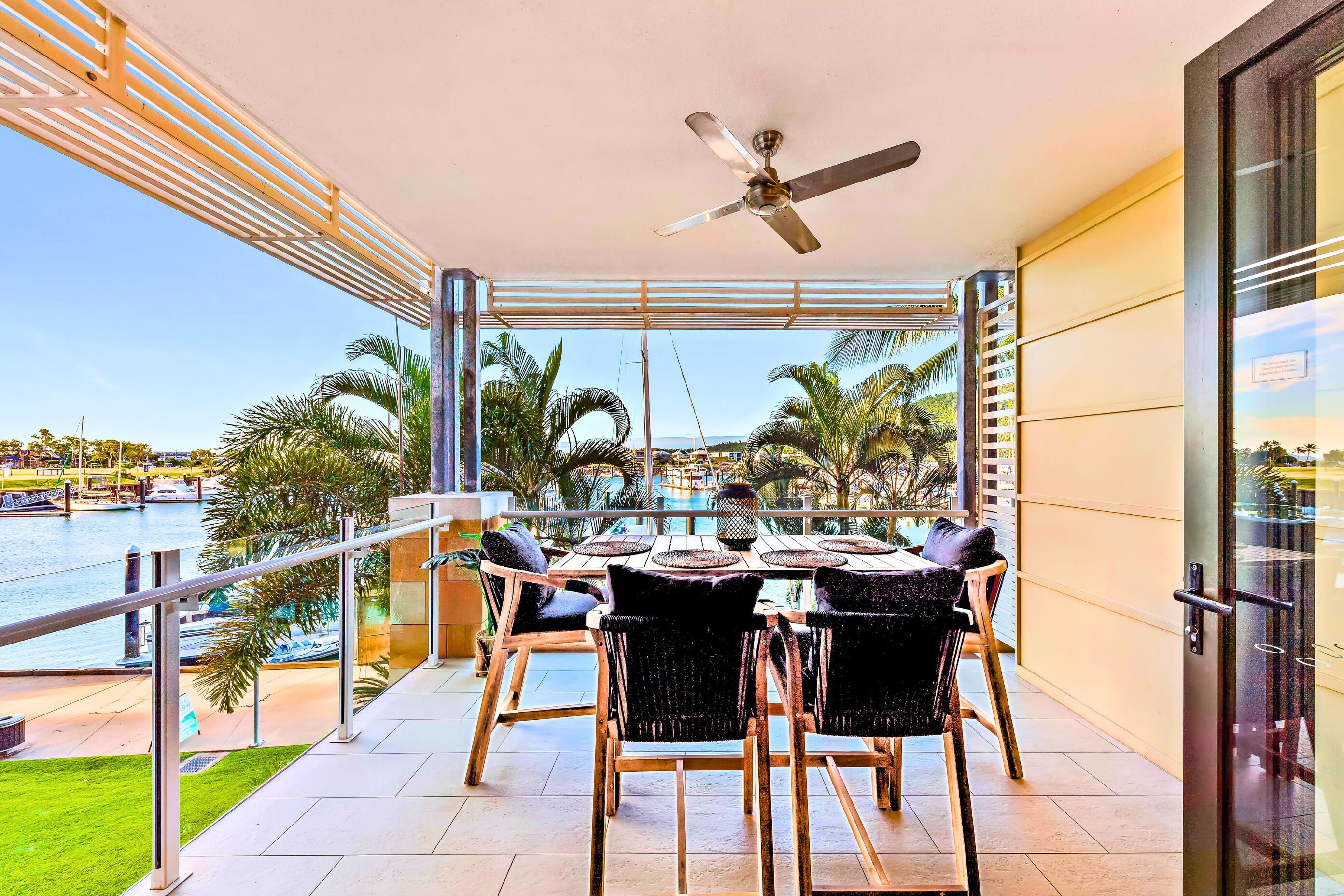 Stunning Marina Views Close to Everything in Airlie Beach - with Elevator