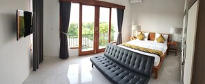5 bedrooms, desk, iron/ironing board, travel cot - Villa Cepaka (Pecatu)