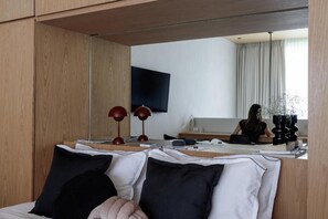 Egyptian cotton sheets, premium bedding, pillowtop beds, minibar