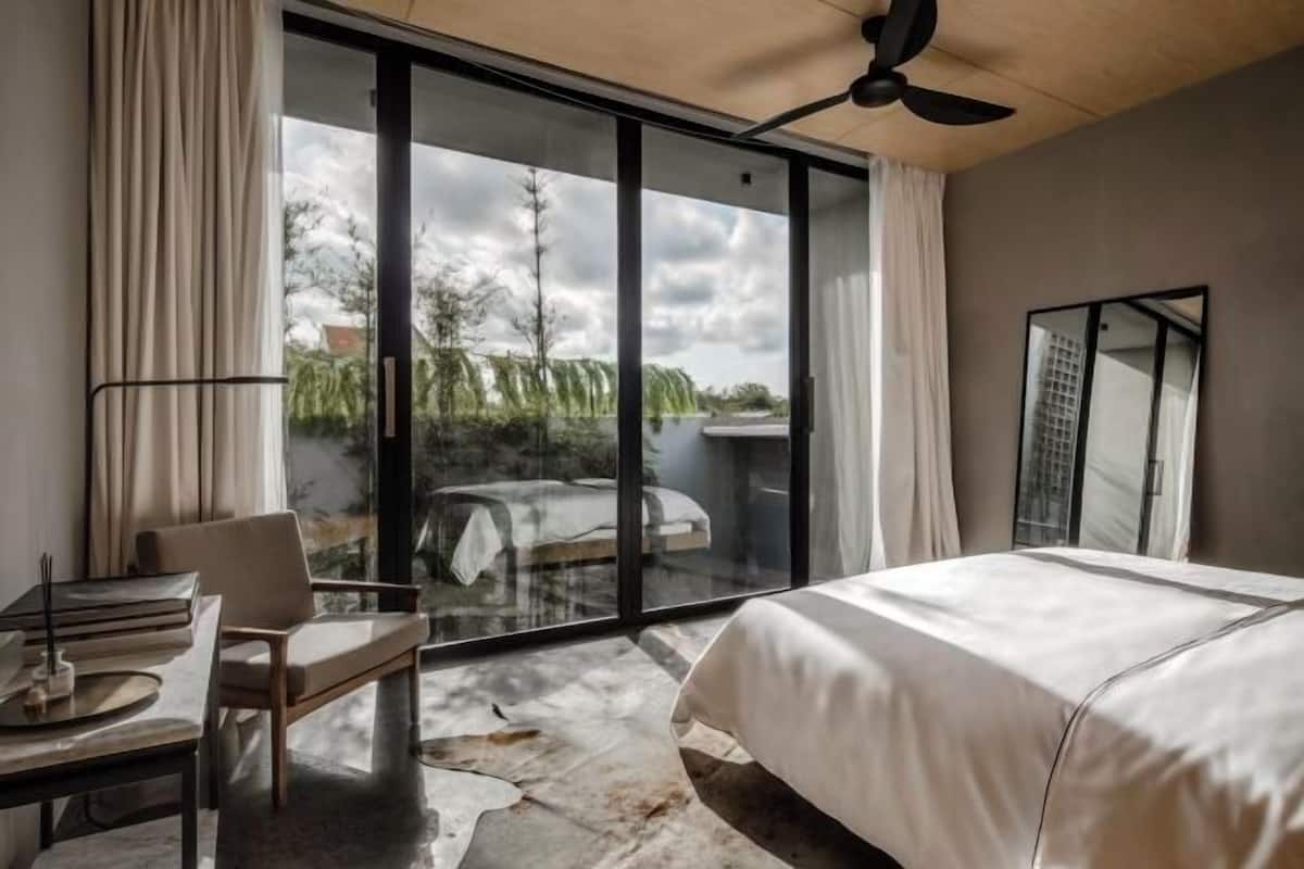 1 bedroom, Egyptian cotton sheets, premium bedding, pillow-top beds