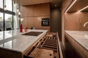 Fridge, microwave, oven, stovetop - OXO Townhouses Berawa Canggu (Canggu)